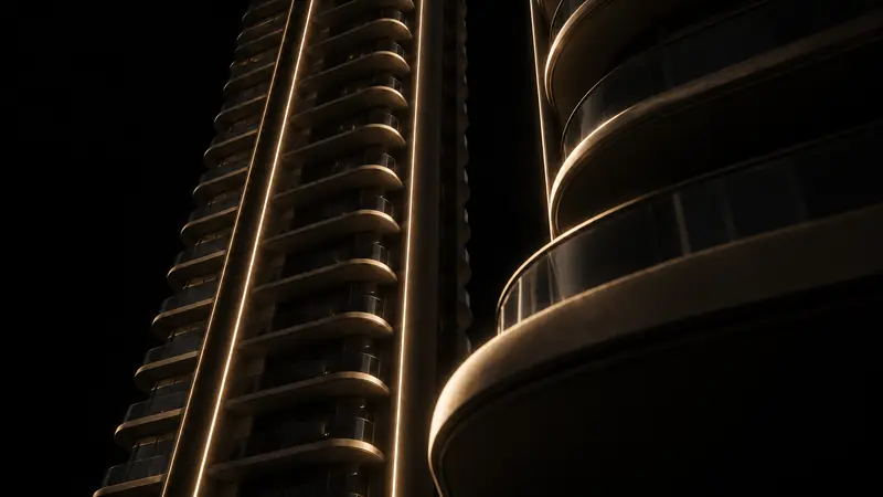 Torre vista de baixo no escuro, com linhas verticais de luz dourada e a curva de uma varanda em primeiro plano.