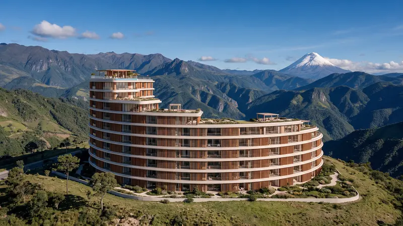 Edifício curvo de nove pavimentos sobre a crista de um morro verde em dia claro, com varandas em faixas de madeira clara e concreto branco, jardins na cobertura e o cume nevado de um vulcão recortado ao fundo da serra.